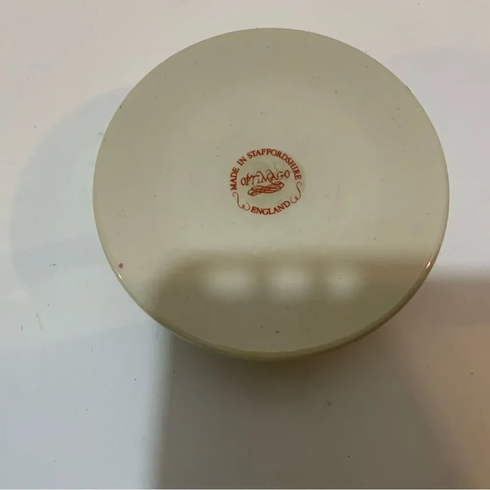 Vintage Ceramic Worlds Cup Sailing souvenir paperweigh Made in strattfordshire